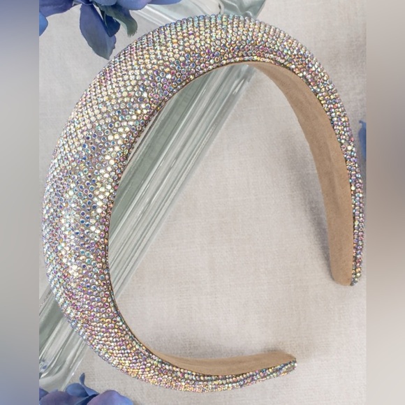 ✨ NWT Elegant Crystal Embellished Headband - Picture 1 of 8